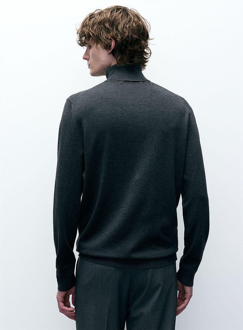 Silky knit turtleneck | Le 31 | Men's Sweaters & Cardigans | Simons