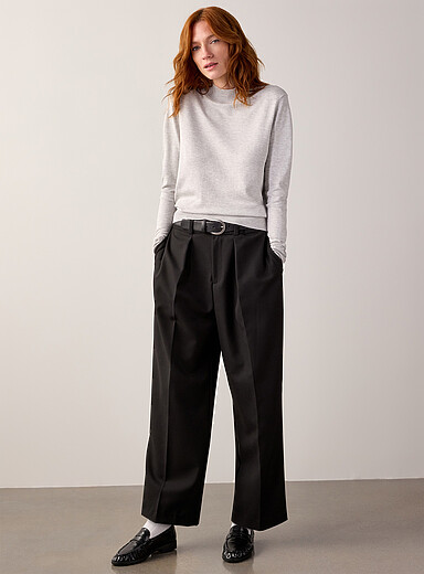 Contemporaine: Le chandail col montant fin tricot Gris clair pour femme