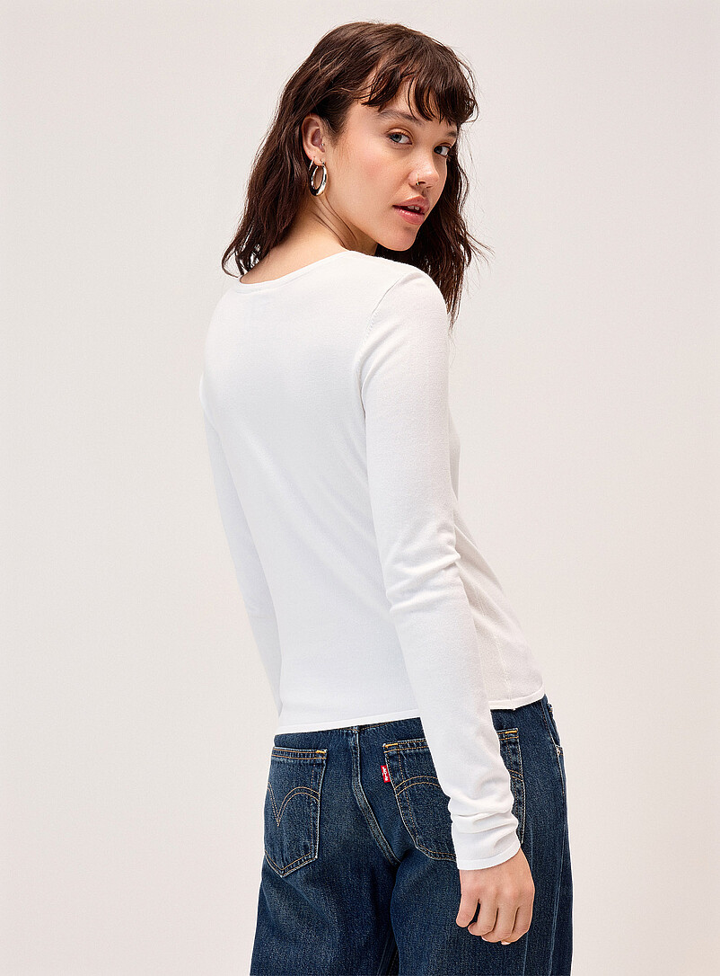 Twik: Le chandail fin tricot ajust&eacute; Noir pour femme