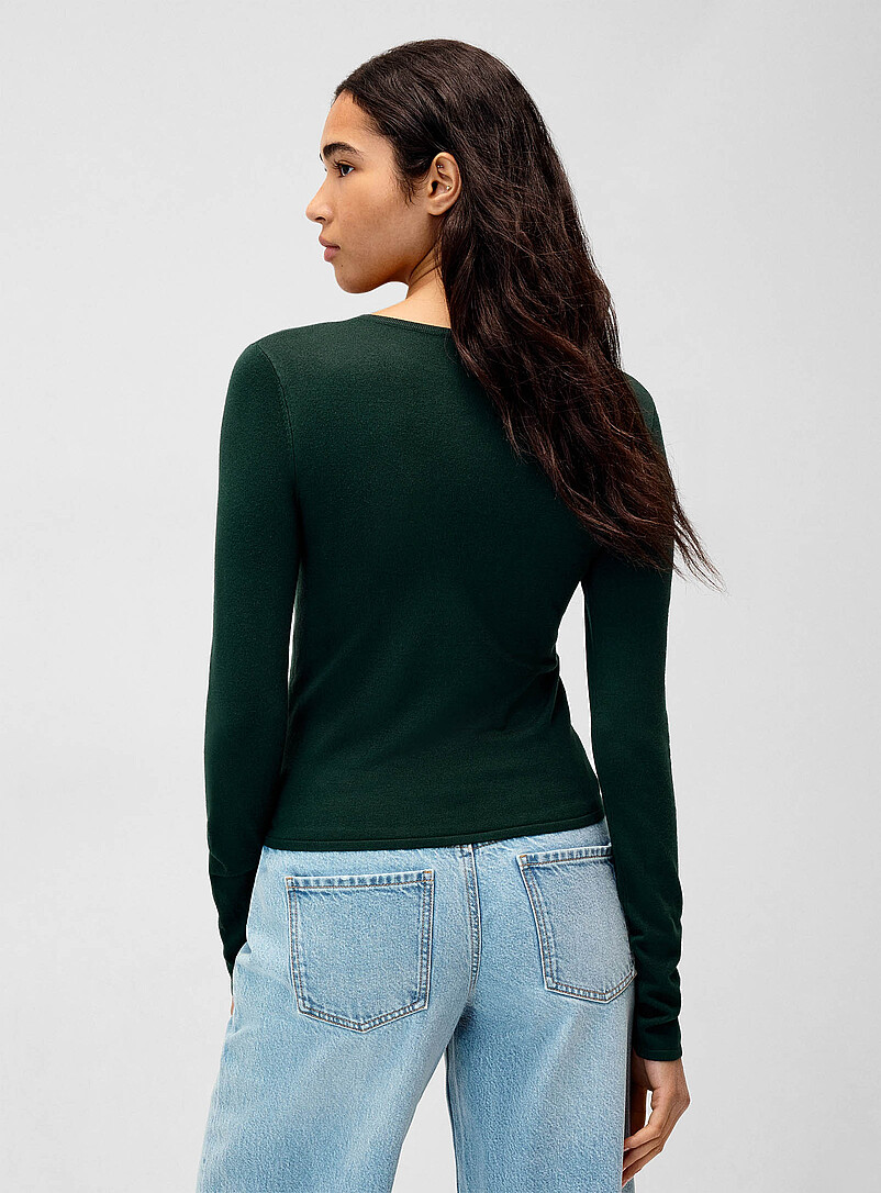 Twik: Le chandail fin tricot ajust&eacute; Noir pour femme