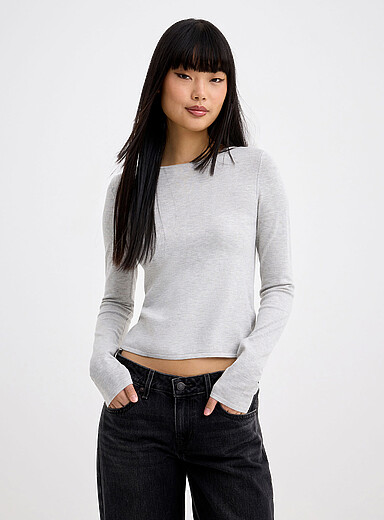 Twik: Le chandail fin tricot ajust&eacute; Noir pour femme