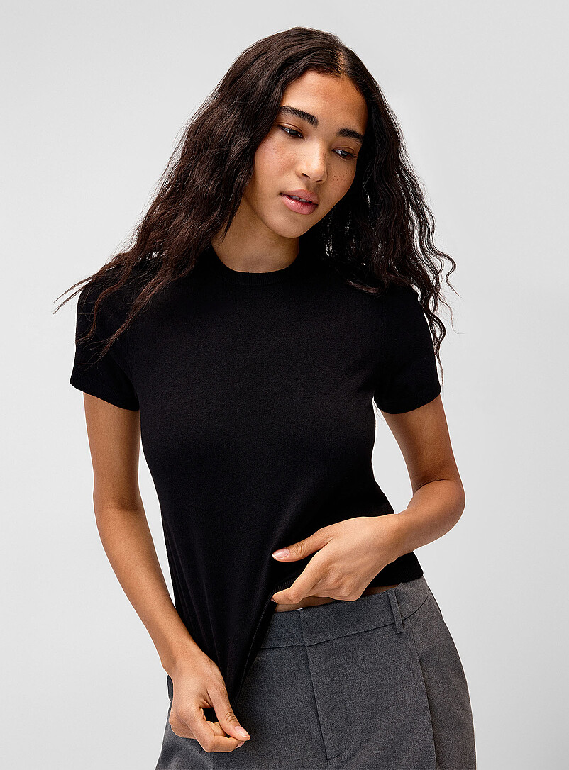 Short sleeves flowy knit sweater product image (primary)