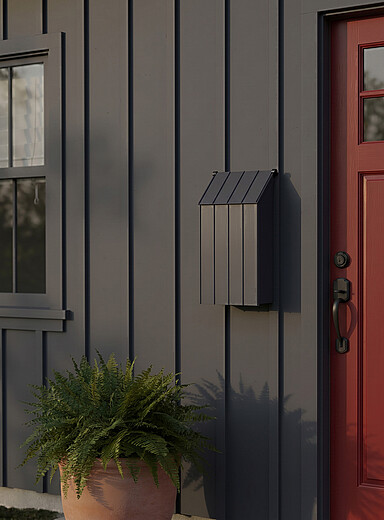 Oslo vertical slatted mailbox