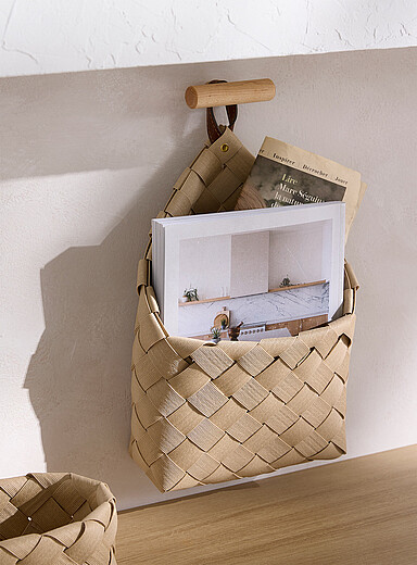 Basket-weave wall basket