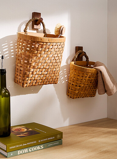 Openwork hanging wood baskets Set of 2