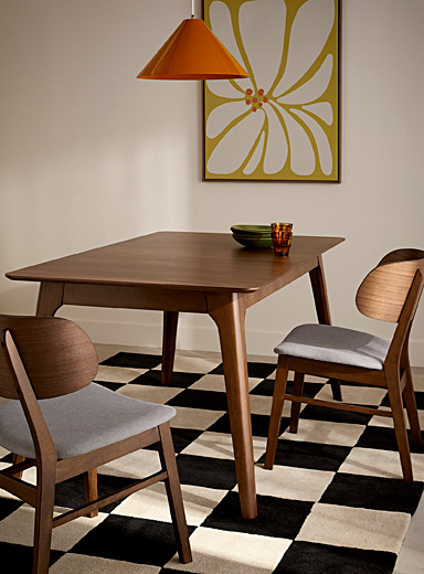 La table en bois &eacute;pur&eacute;e &agrave; rallonge