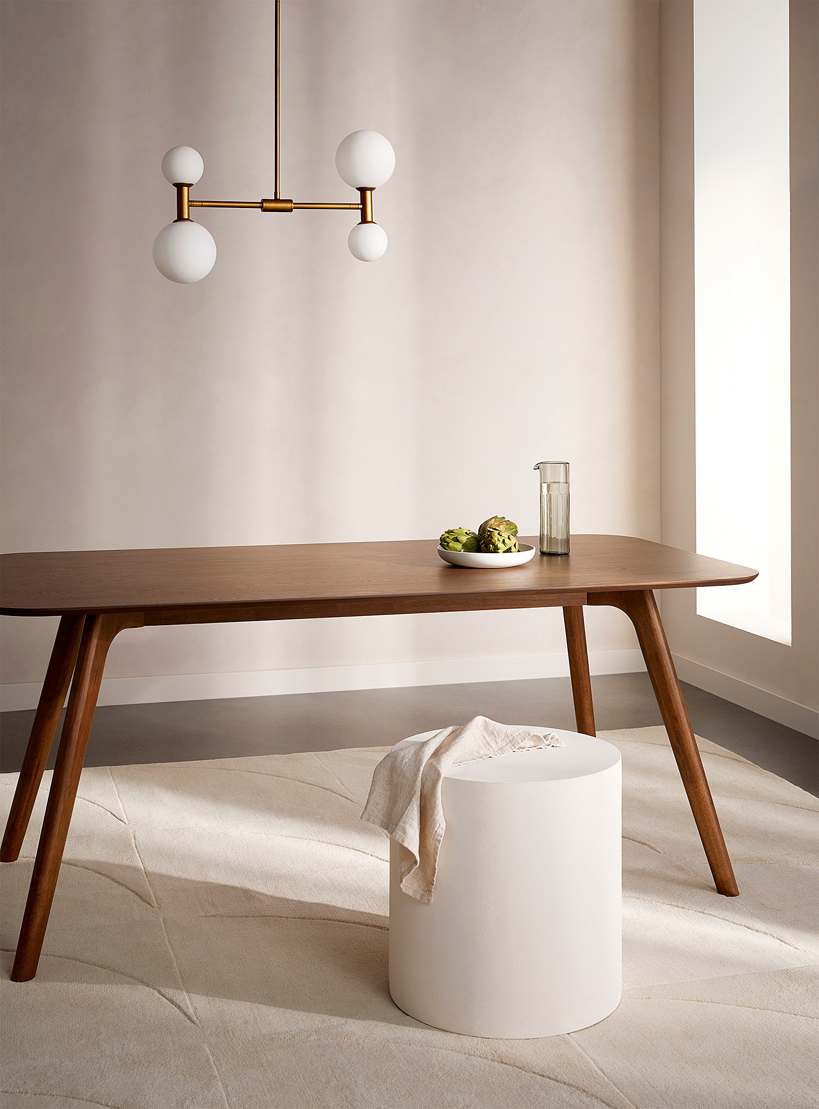 Simons Maison - Sleek wooden table