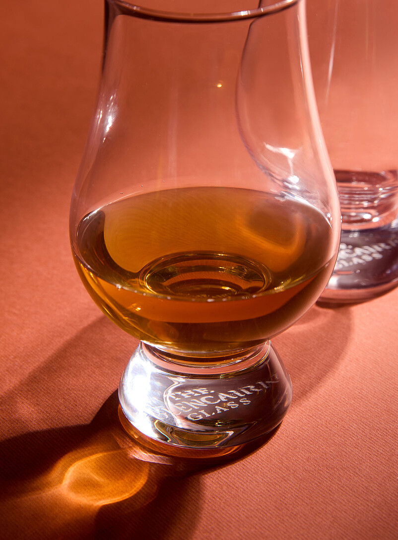 Rounded whisky glasses Set of 2 product image 2