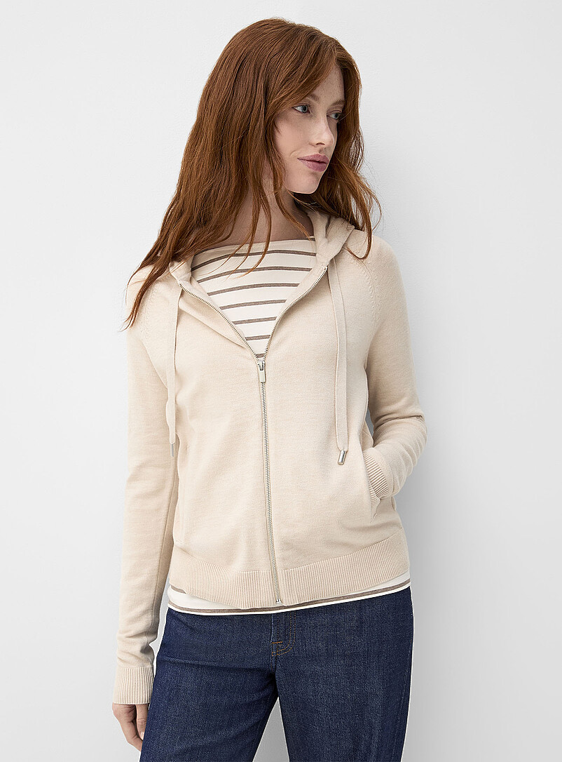 Contemporaine: La veste &agrave; capuche doux tricot unie Noir pour femme