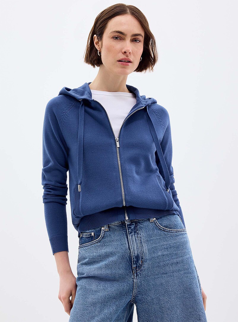 Contemporaine: La veste &agrave; capuche doux tricot unie Noir pour femme