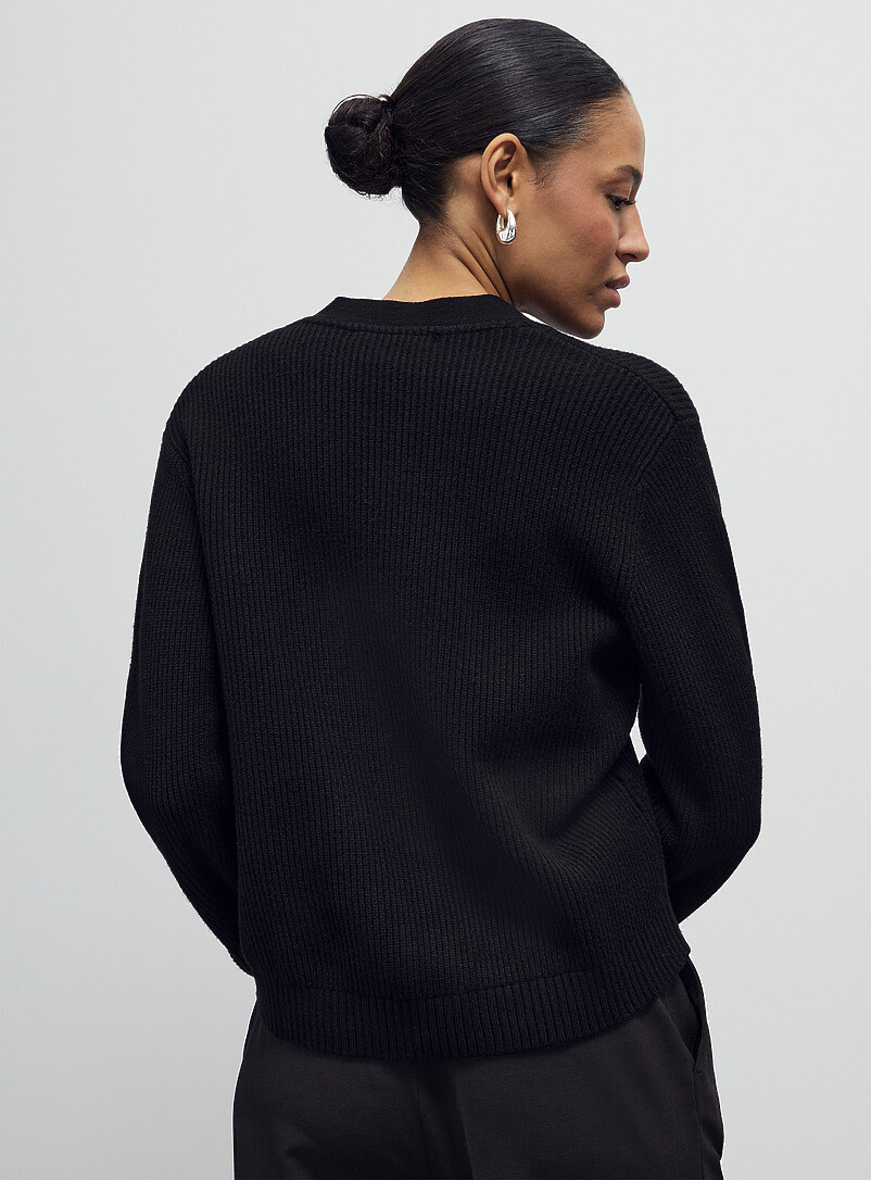 Contemporaine: Le cardigan c&ocirc;tes perl&eacute;es col V Blanc cass&eacute; pour femme