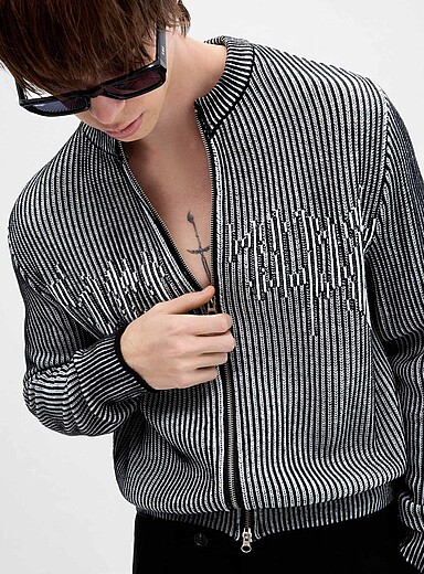 Le cardigan zipp&eacute; tricot c&ocirc;tel&eacute; optique <b>Importation de S&eacute;oul</b>