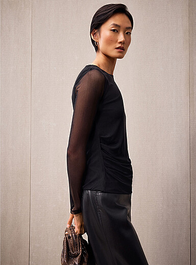 Contemporaine: Le t-shirt microfilet &agrave; fronces manches longues Noir pour femme