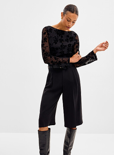 Contemporaine Black Velvet garden top for women
