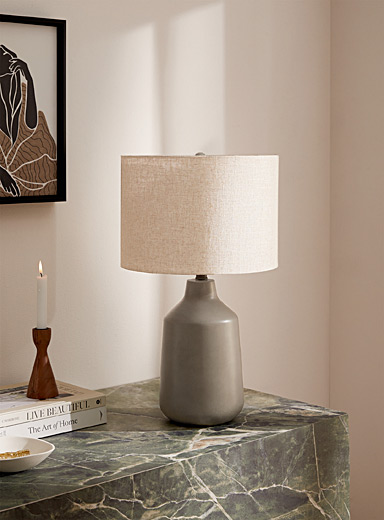 Curved concrete table lamp