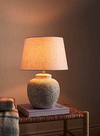 La lampe de table b&eacute;ton poreux