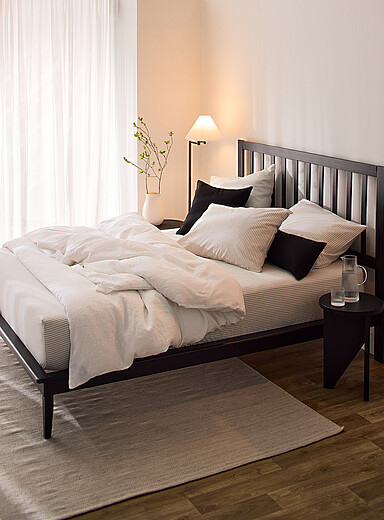 La structure de lit plateforme noire Grand format