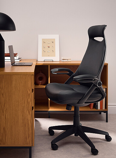 La chaise de bureau noire effet cuir