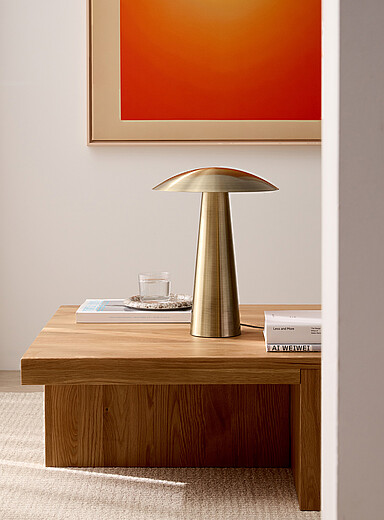 Golden dome table lamp