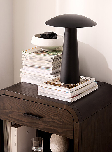 La lampe de table &agrave; coupole noire