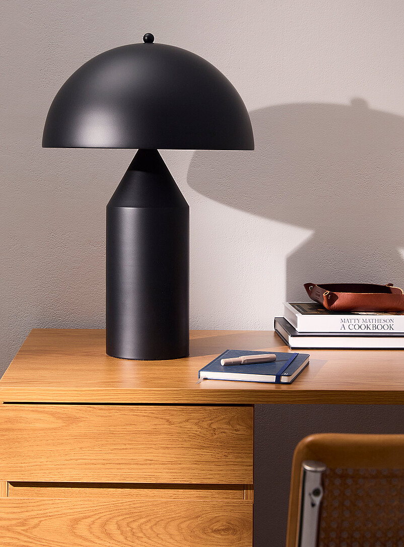 Black metal table lamp product image (primary)