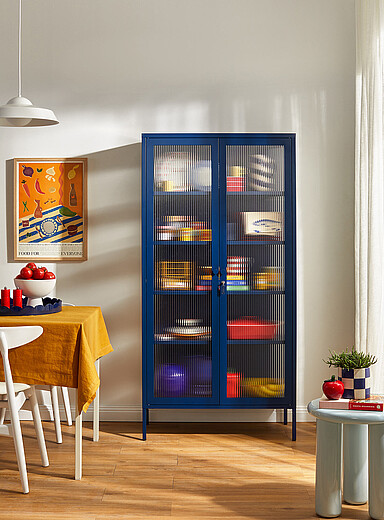 Mustard: L'armoire m&eacute;tallique sur pieds portes verre The Collector Sauge