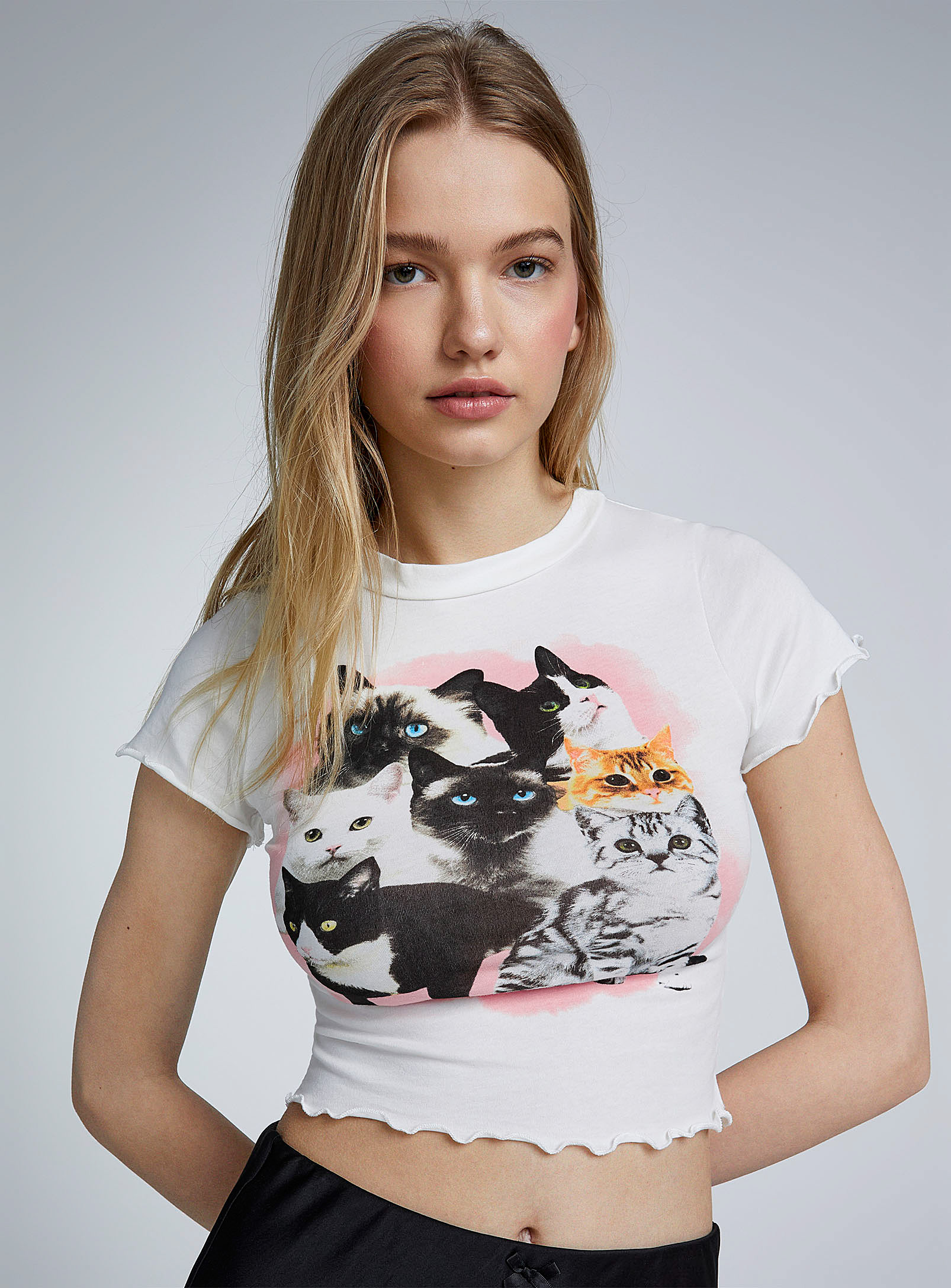 Twik - Women's Cat painting Tee Shirt