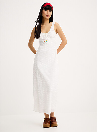 La robe maxi broderie anglaise cordon billes