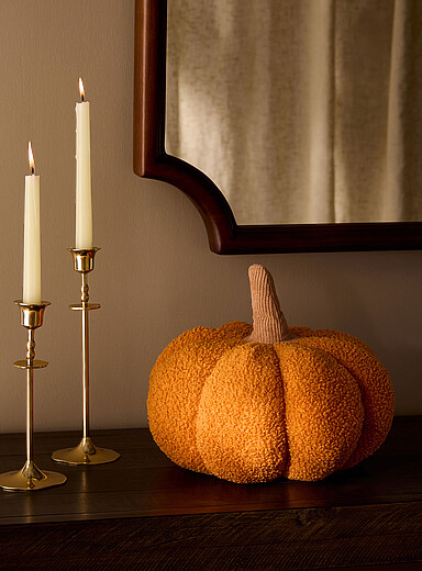 Le coussin moutonn&eacute; citrouille 30 cm de diam&egrave;tre <b>Collection d'Halloween</b>