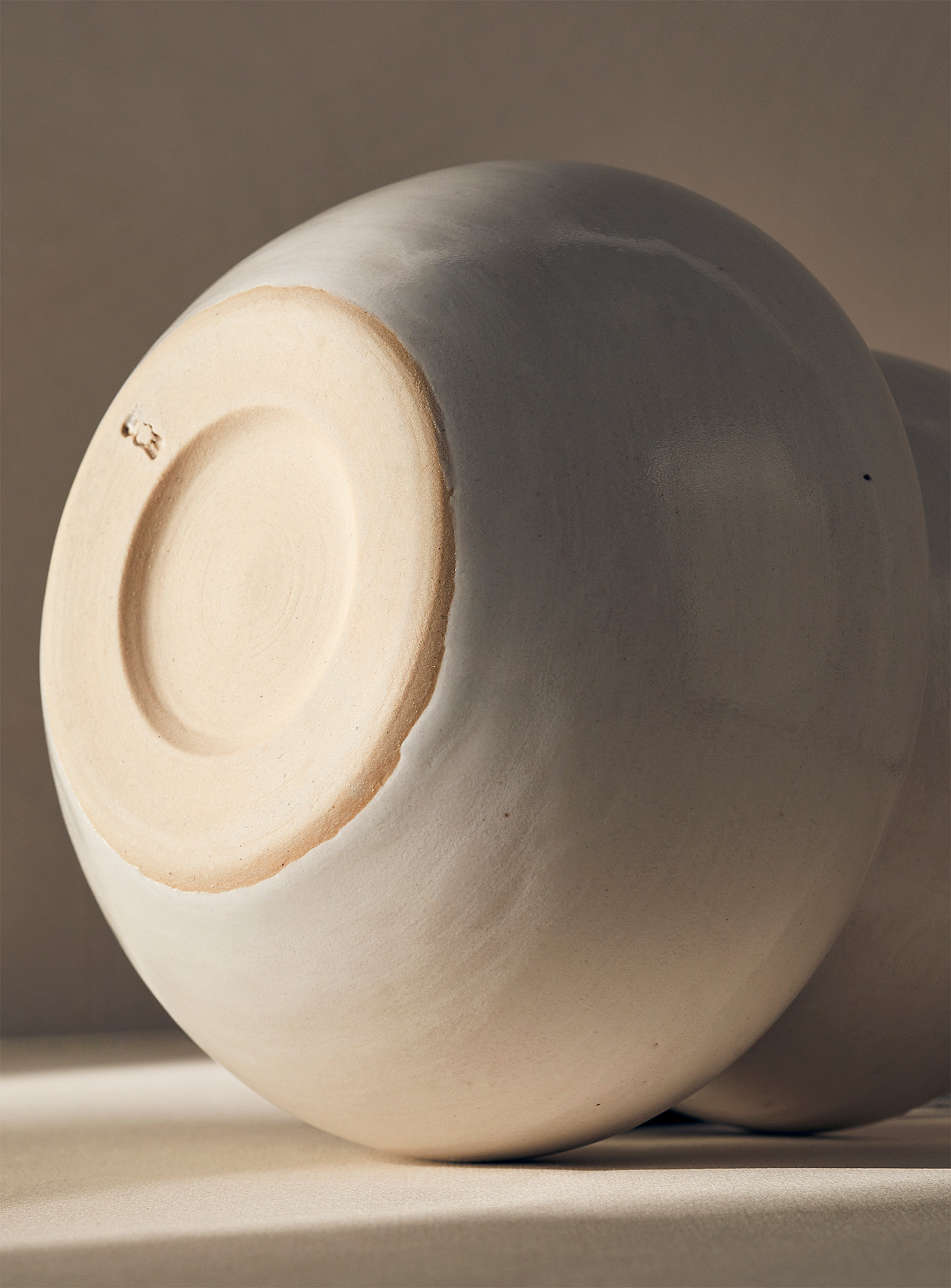 Ceramics by LJM - Le vase en grès bombé no 13 12,75 cm de hauteur