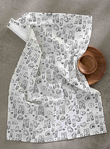 Traced cats tea towel