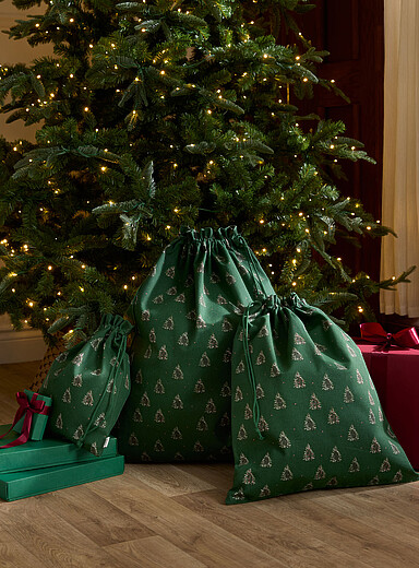 Le sac-cadeau r&eacute;utilisable sapins Voir nos formats offerts <b>Collection de No&euml;l</b>