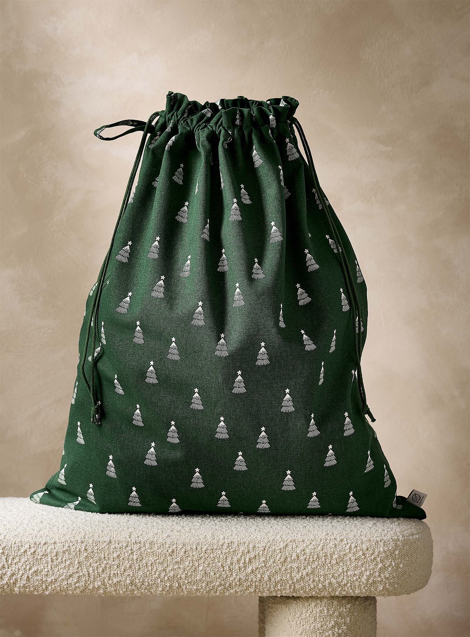 Buffalo check black and white and black and red reusable gift bags, Christmas gifts wrapped in grey cloth, an eco-friendly wrapping paper.