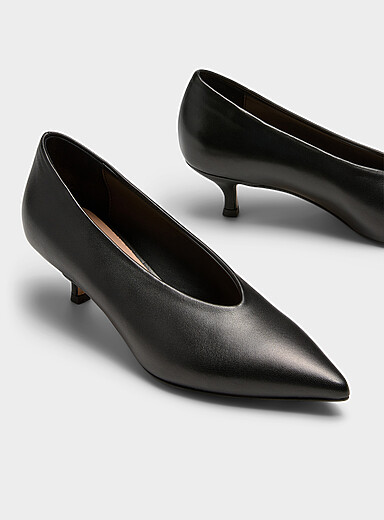 Almond-shaped leather pumps Women <b>Exclusive collection from Italy</b>