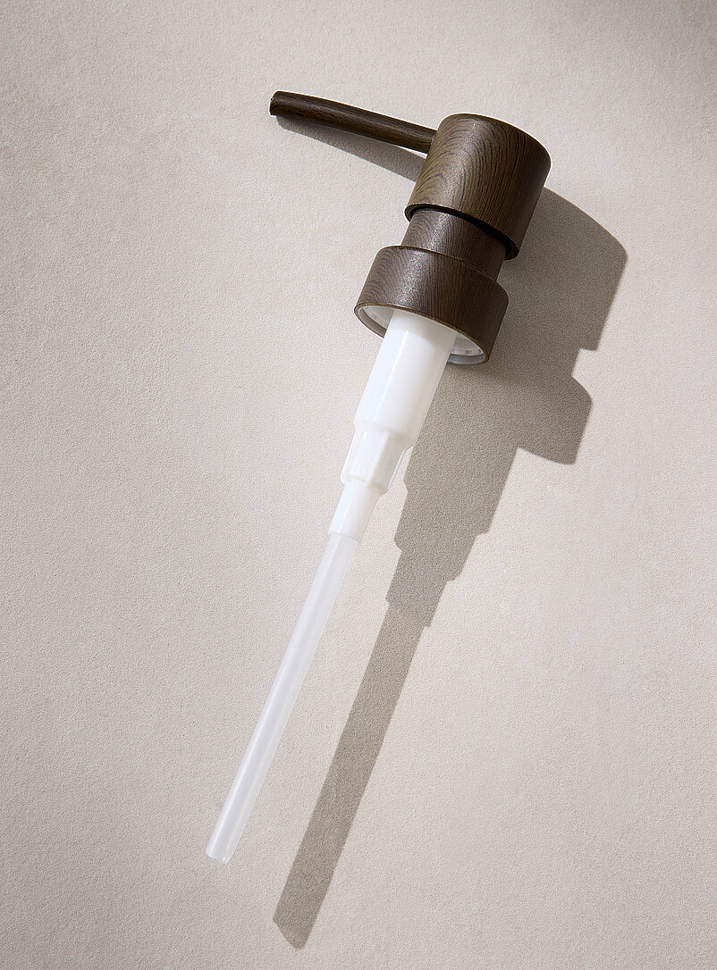 Faux-wood soap pump product image (primary)