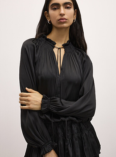 Ic&ocirc;ne: La minirobe satin&eacute;e &eacute;tag&eacute;e d&eacute;tails smock&eacute;s Noir pour femme