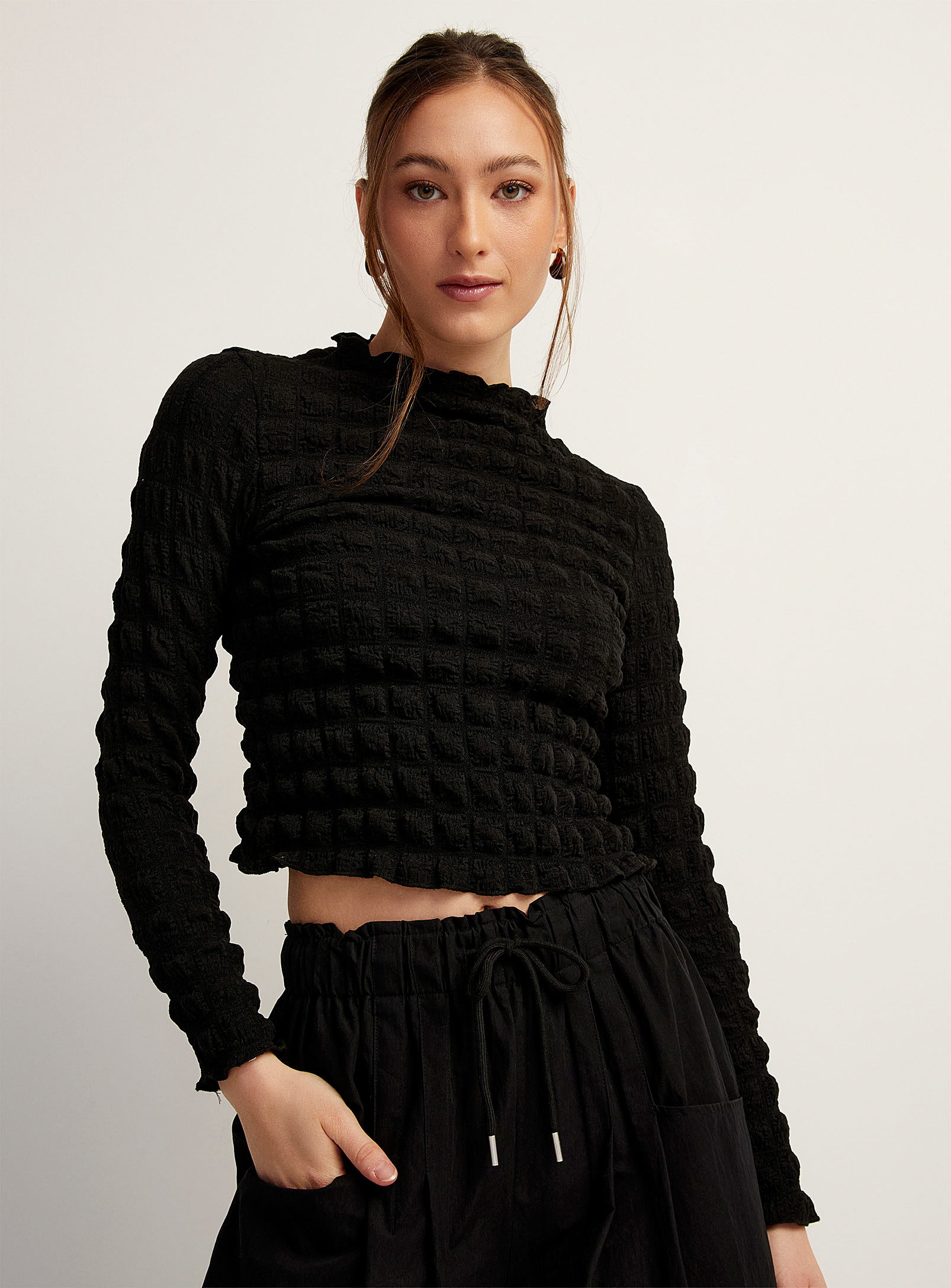 Icone Bubble Texture Mock-neck T-shirt In Black