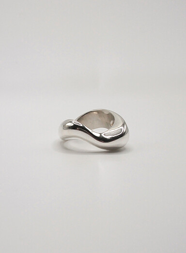 La bague Clara en argent sterling