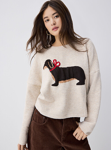 Things Between: Le chandail teckel coquet Beige - Gr&egrave;ge pour femme