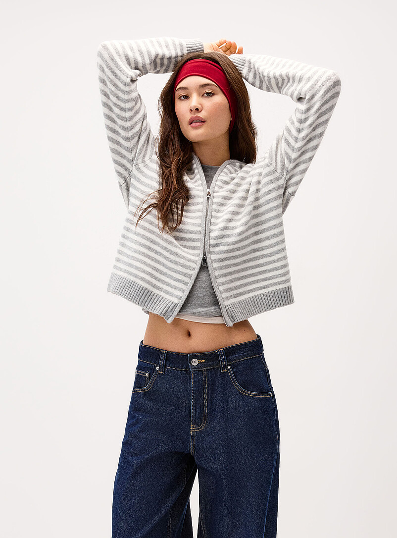 Things Between: Le cardigan zipp&eacute; &agrave; capuche ray&eacute; Gris pour femme