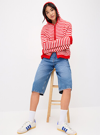 Le cardigan zipp&eacute; &agrave; capuche ray&eacute;