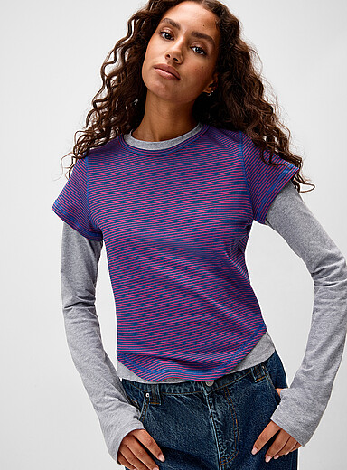 Le t-shirt superpos&eacute; &agrave; rayures