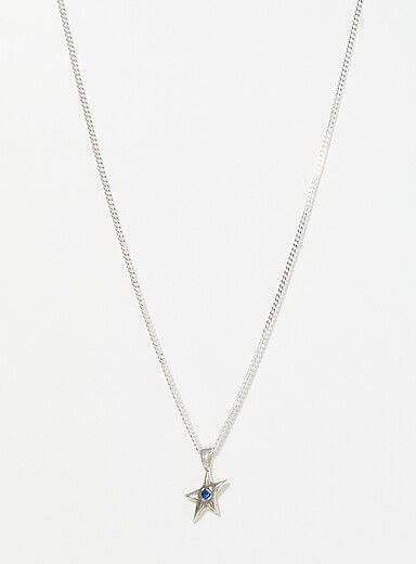 Le collier pendentif &eacute;toile inclin&eacute;e