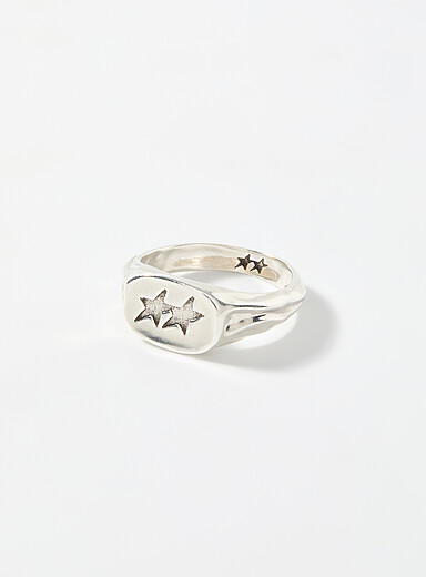 La bague signet logo grav&eacute;