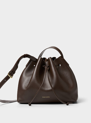 Le sac bandouli&egrave;re cuir grenu Secchio chocolat