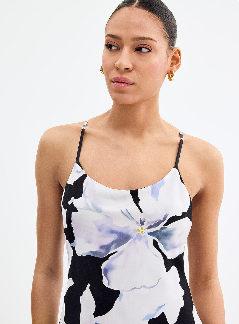 Ever New: La robe satin&eacute;e jardin obscur Valentina Noir &agrave; motifs pour femme