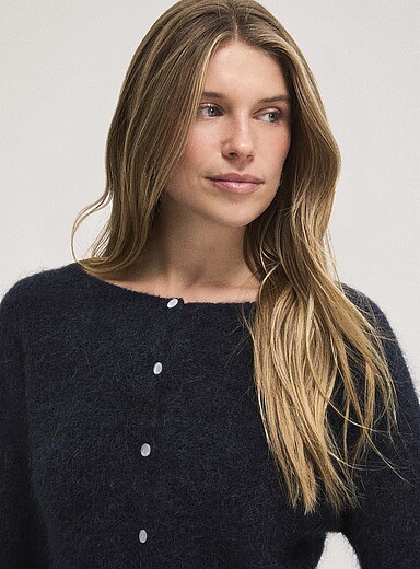 Le cardigan filamenteux col bateau touche d'alpaga
