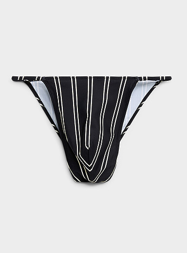 Le maillot slip c&ocirc;t&eacute;s &eacute;chancr&eacute;s