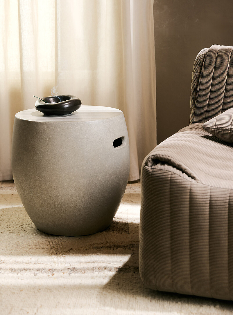 CRUSO&Euml;: La table d'appoint fibres-ciment Int&eacute;rieur et ext&eacute;rieur Gris clair