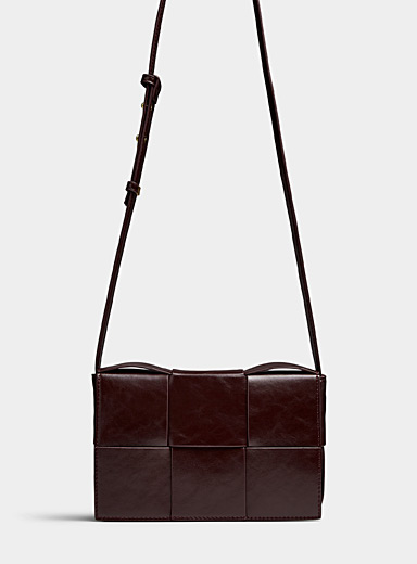 Le sac bandouli&egrave;re rectangulaire cuir natt&eacute;